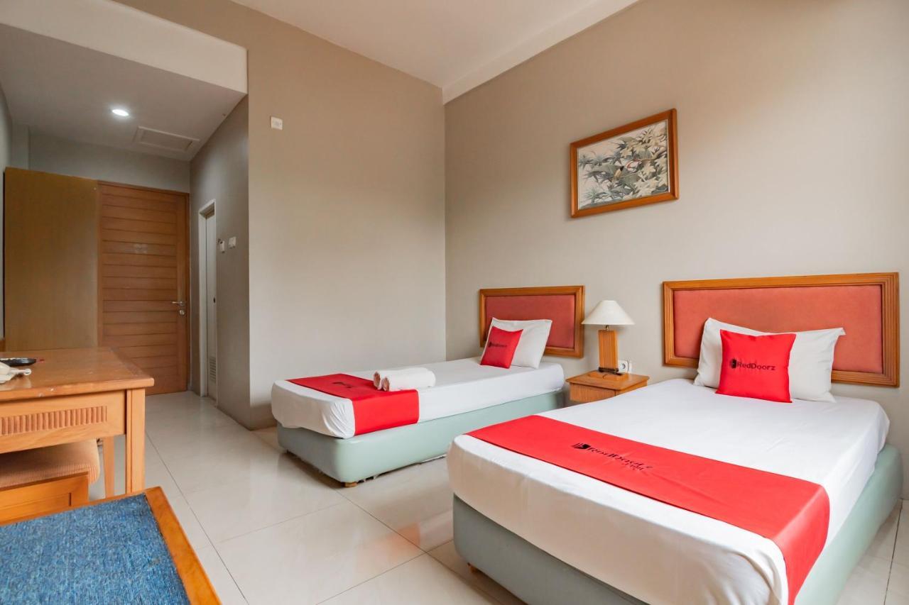 เรดดอร์ซ ใกล้สถาบันเทคโนโลยีบันดุง 2 Hotel ภายนอก รูปภาพ