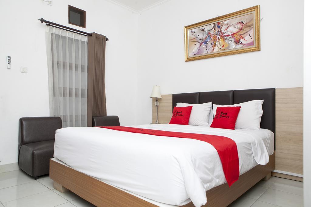 เรดดอร์ซ ใกล้สถาบันเทคโนโลยีบันดุง 2 Hotel ภายนอก รูปภาพ